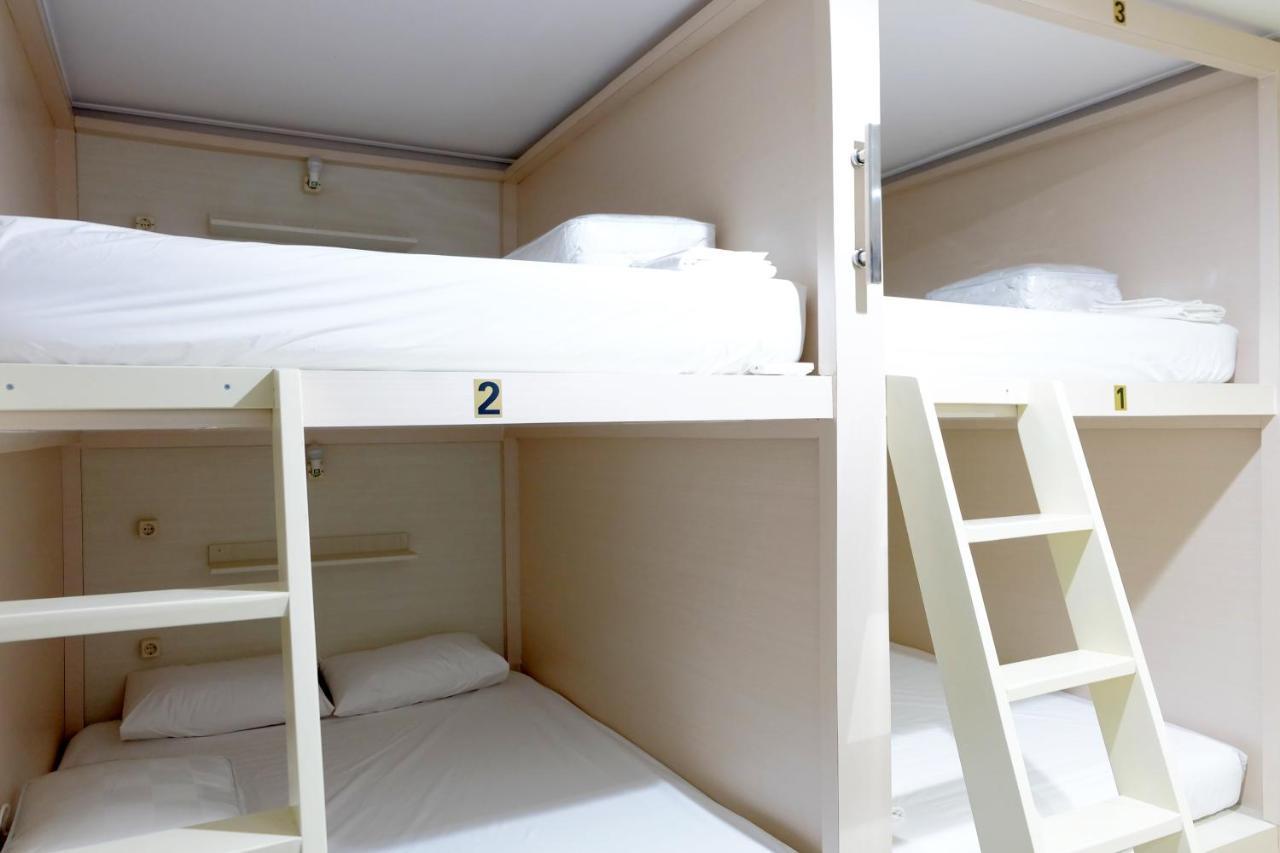 Homiestay Джакарта Екстериор снимка