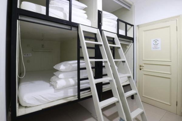 Homiestay Джакарта Екстериор снимка
