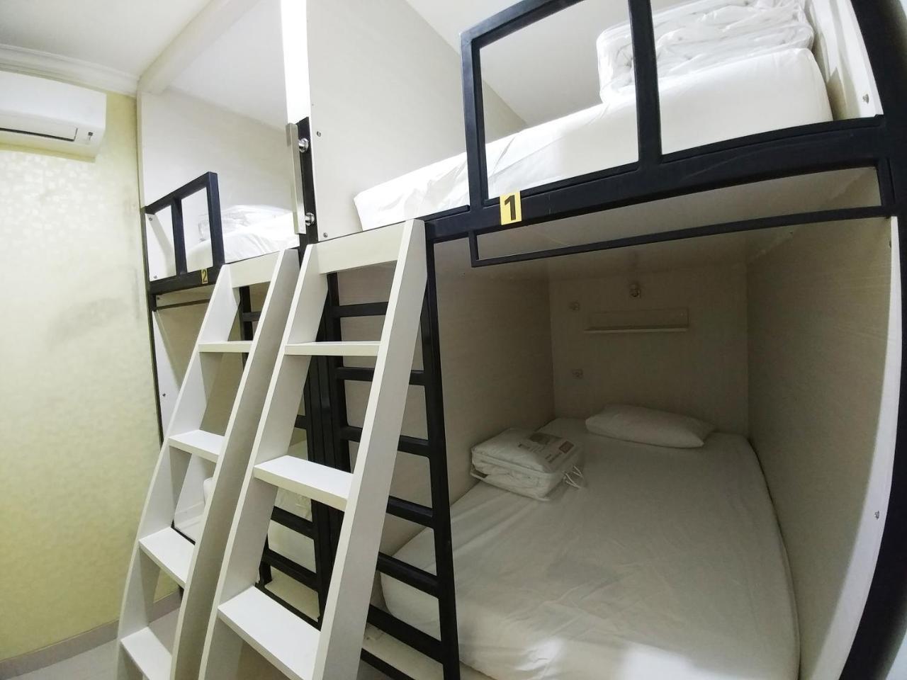 Homiestay Джакарта Екстериор снимка