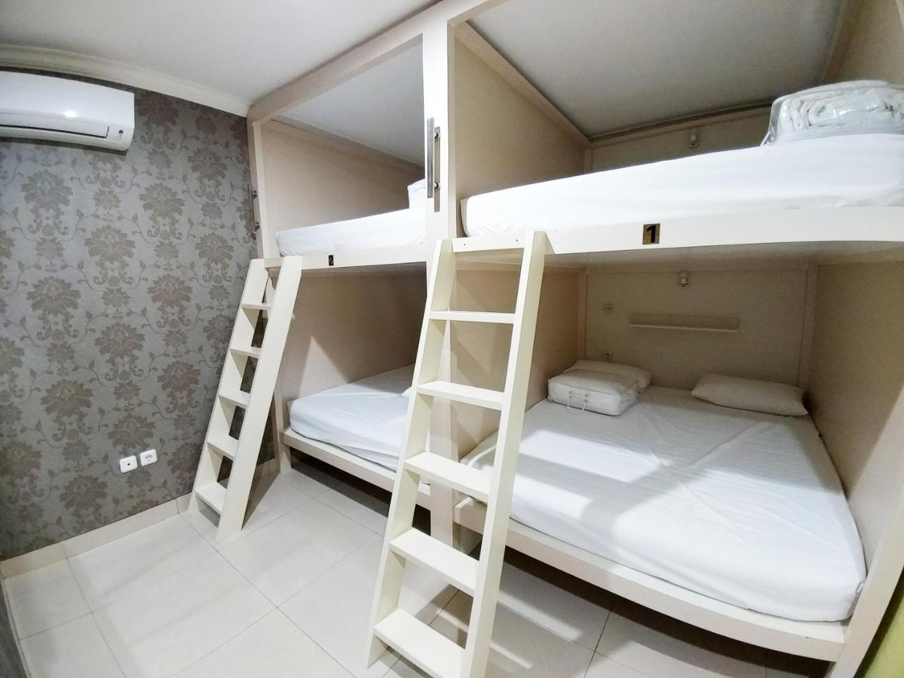 Homiestay Джакарта Екстериор снимка