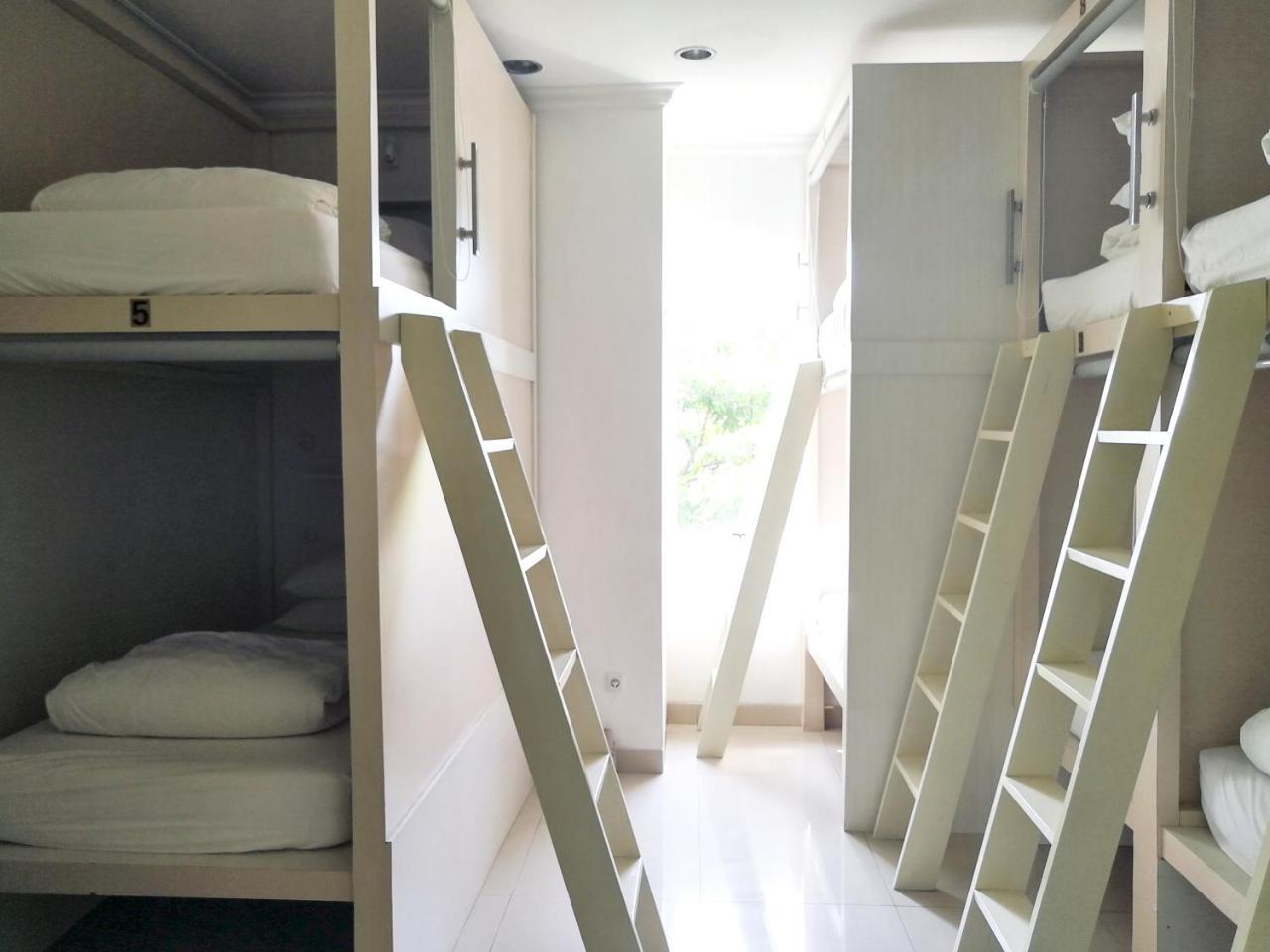 Homiestay Джакарта Екстериор снимка