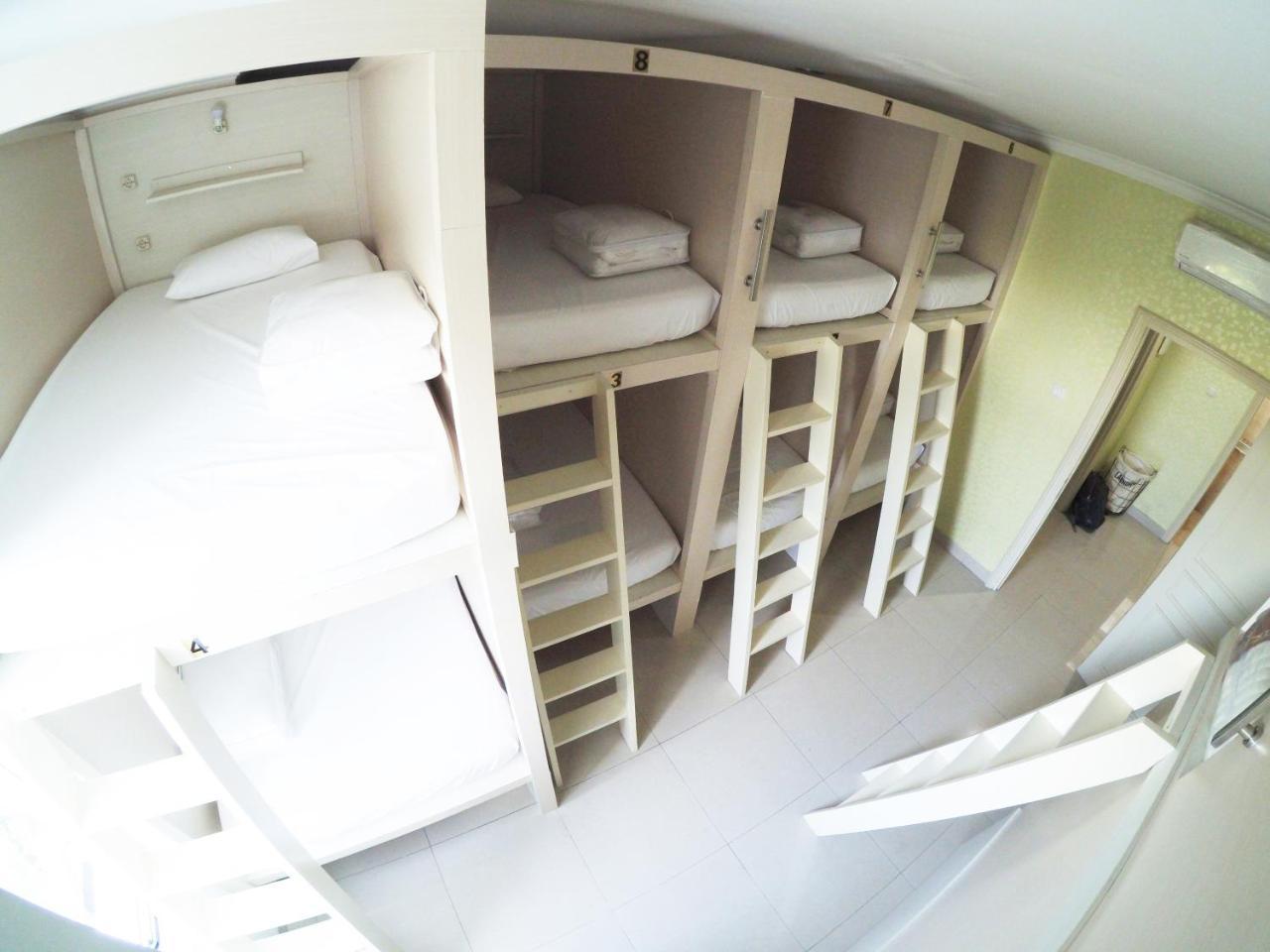 Homiestay Джакарта Екстериор снимка