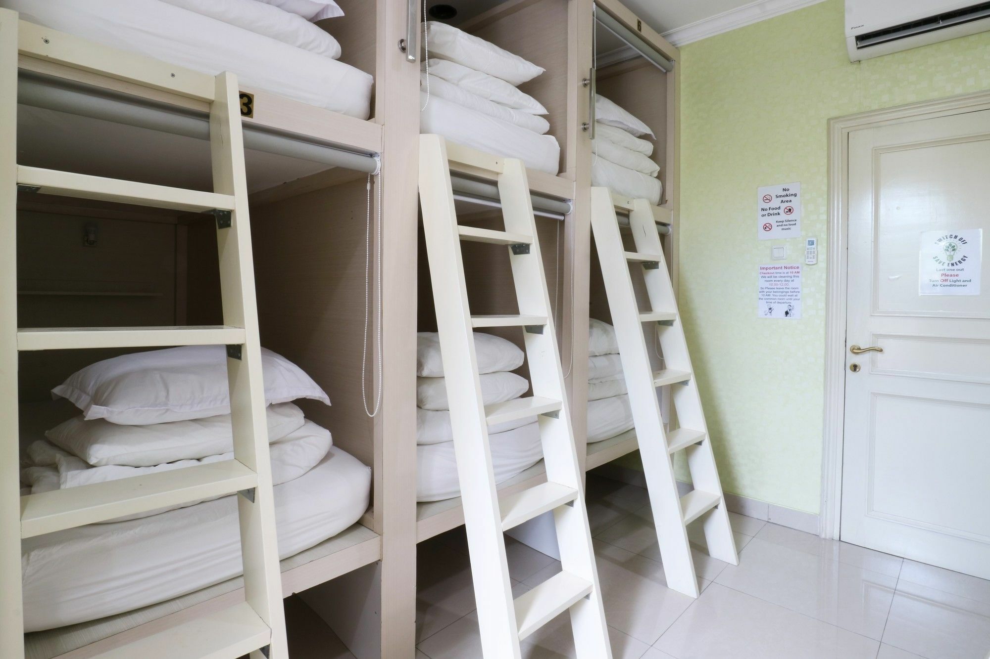 Homiestay Джакарта Екстериор снимка