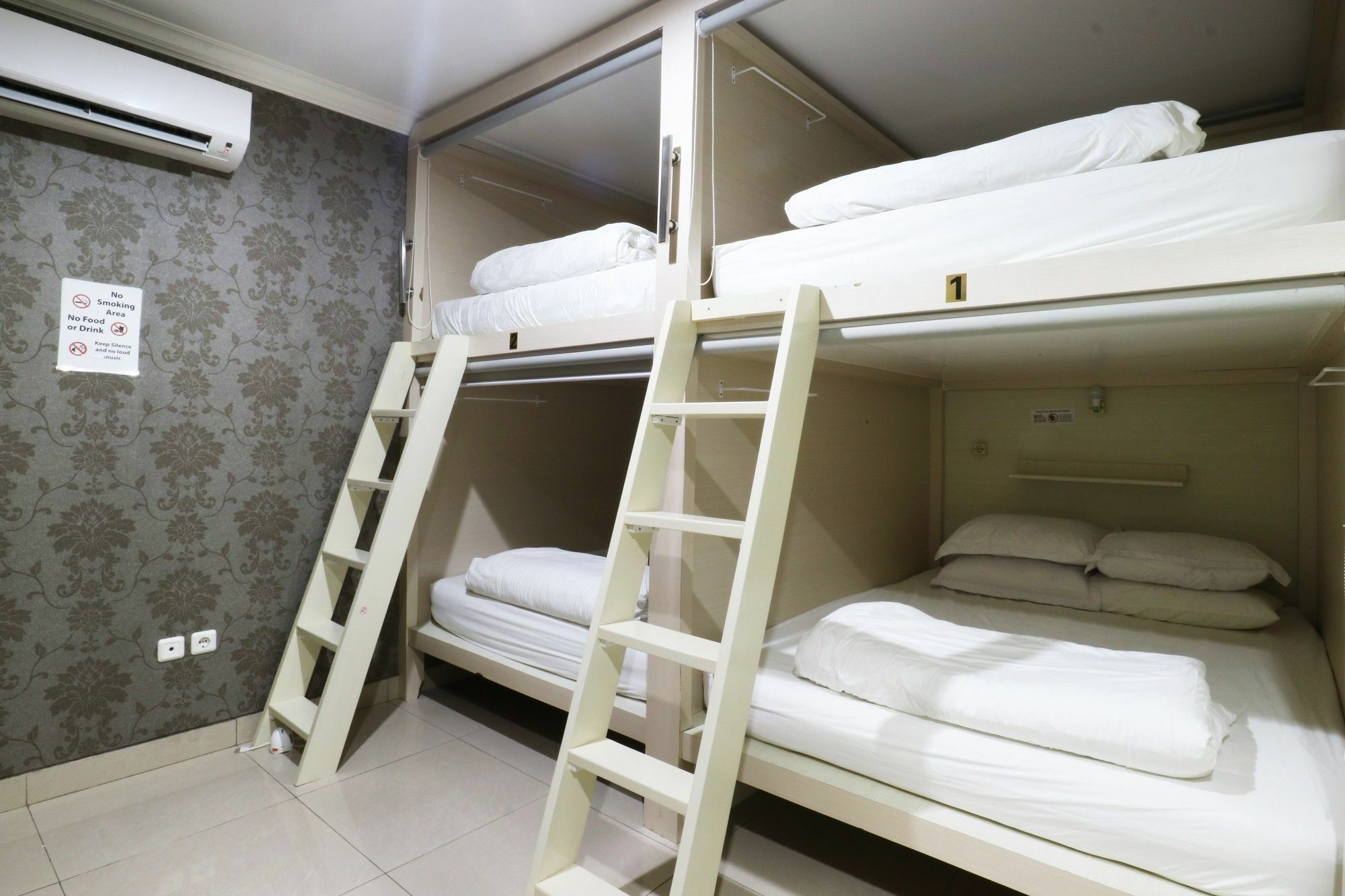 Homiestay Джакарта Екстериор снимка