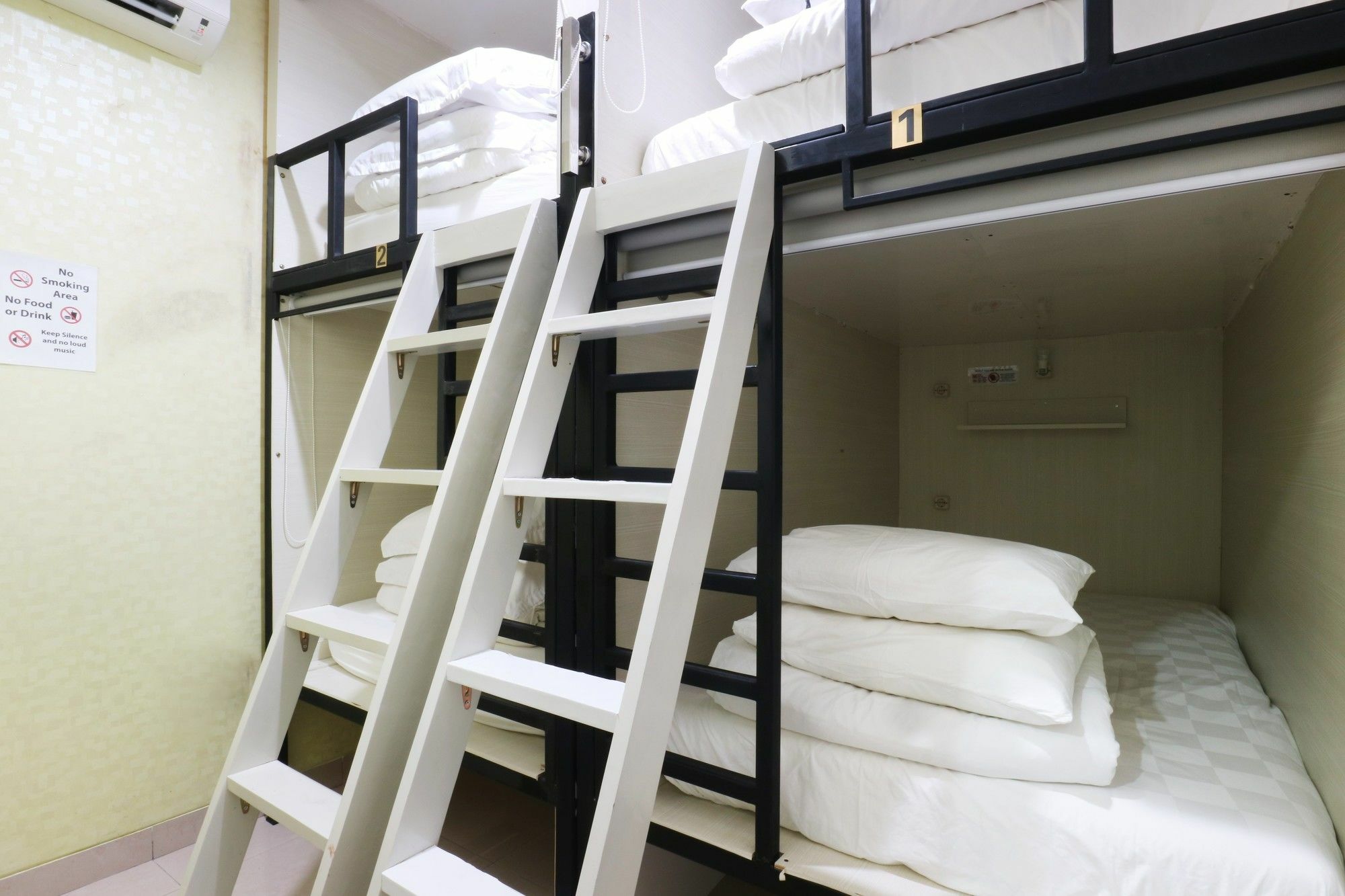 Homiestay Джакарта Екстериор снимка
